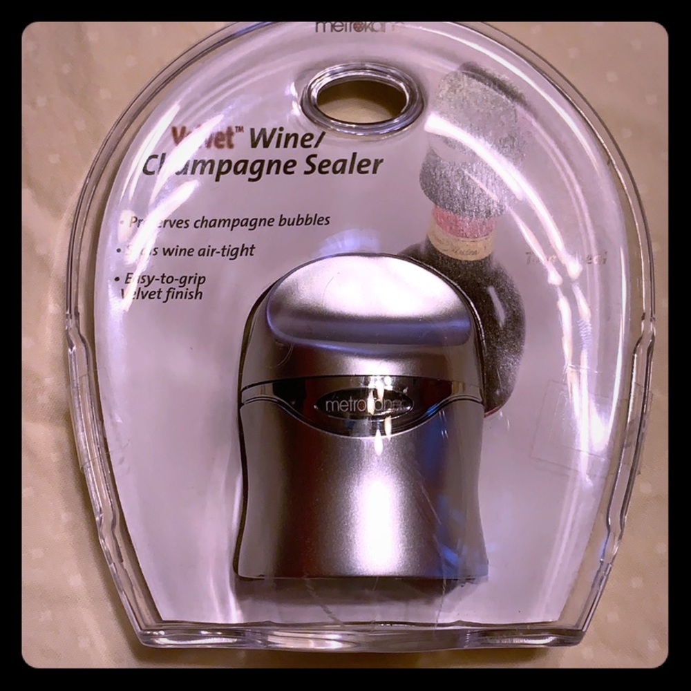 METROKANE Velvet Silver Wine/Champagne Sealer -NEW